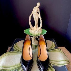 Cole Haan 7-1/2” black patent leather pumps.